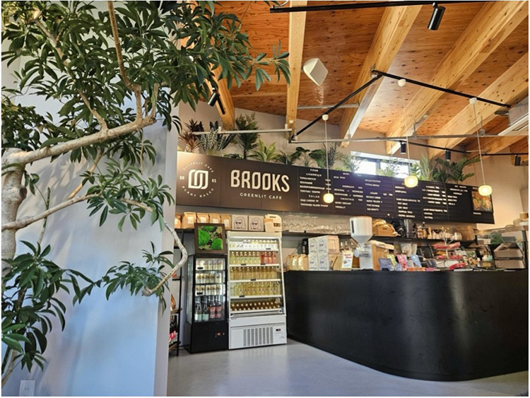 BROOKS GREENLIT CAFE(ブルックス・グリーンリット・カフェ)